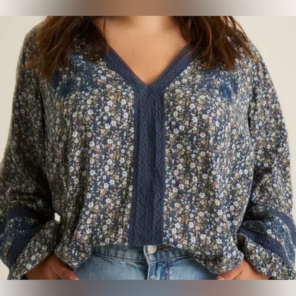 NWT Torrid Festi embroidered V-neck size 2x